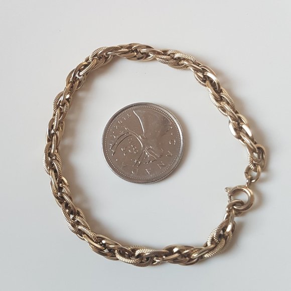 💲5️⃣ in 🛍️of3+  Textured Gold Tone(?) Chain Bracelet - Picture 7 of 7